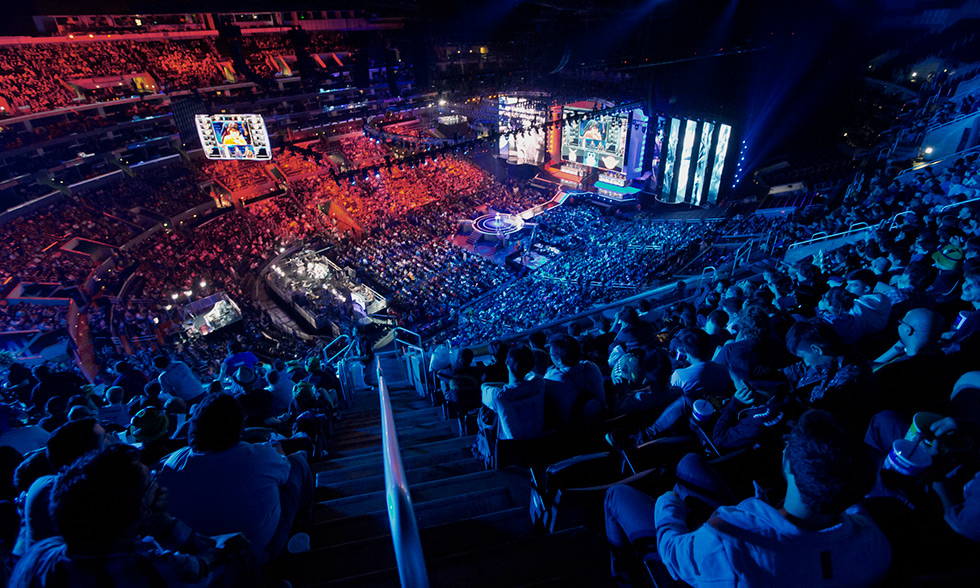 BLUEJAYS 在 Fragadelphia x Block 2025 赛事中获胜后，虐待 VRS