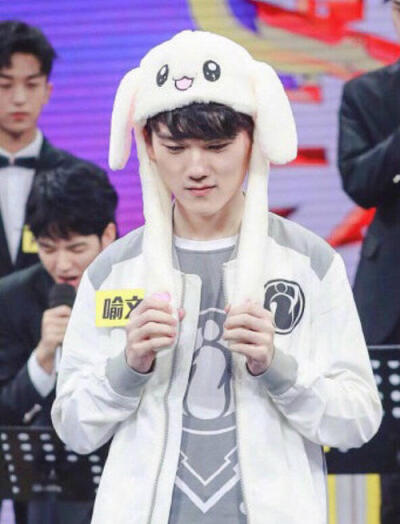 负责的神！ bin 无敌的Gnar的攻击速度击杀了Angel Rock Bird，转折点 Bilibili Gaming 横扫 EDward Gaming 。