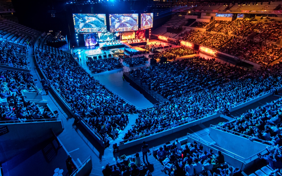 LPL夏季季后赛是日首发：16：40 WBG vs LNG，没有PandaC